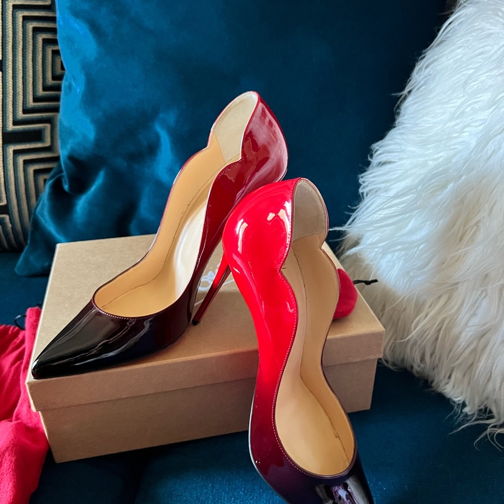Authentic Christian Louboutin Hot Chick Red/Black
Excellent Condition